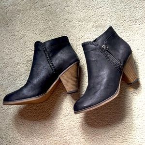 Black leather bootie